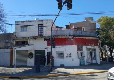 VENTA ESQUINA CON LOCAL SOBRE LOTE EN PARQUE AVELLANEDA